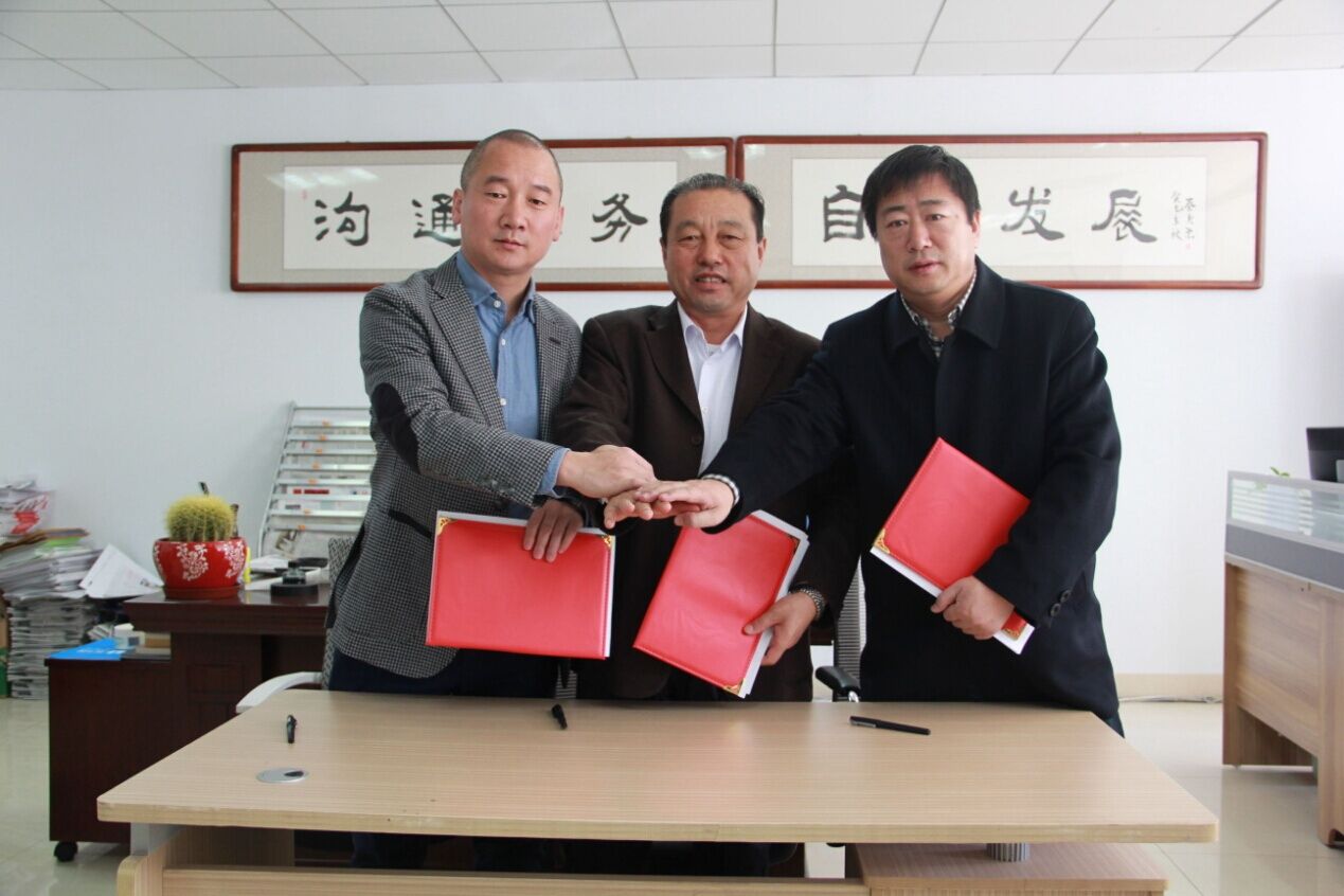 內(nèi)蒙古農(nóng)牧業(yè)產(chǎn)業(yè)化龍頭企業(yè)協(xié)會、北京萬生元新農(nóng)業(yè)科技有限公司與內(nèi)蒙古拉卡拉支付有限公司簽署三方戰(zhàn)略框架合作協(xié)議——進一步實施內(nèi)蒙古綠色農(nóng)畜產(chǎn)品走出去戰(zhàn)略