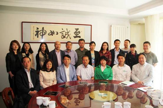 內(nèi)蒙古羊絨產(chǎn)業(yè)發(fā)展研討沙龍?jiān)诤艉秃铺卣匍_