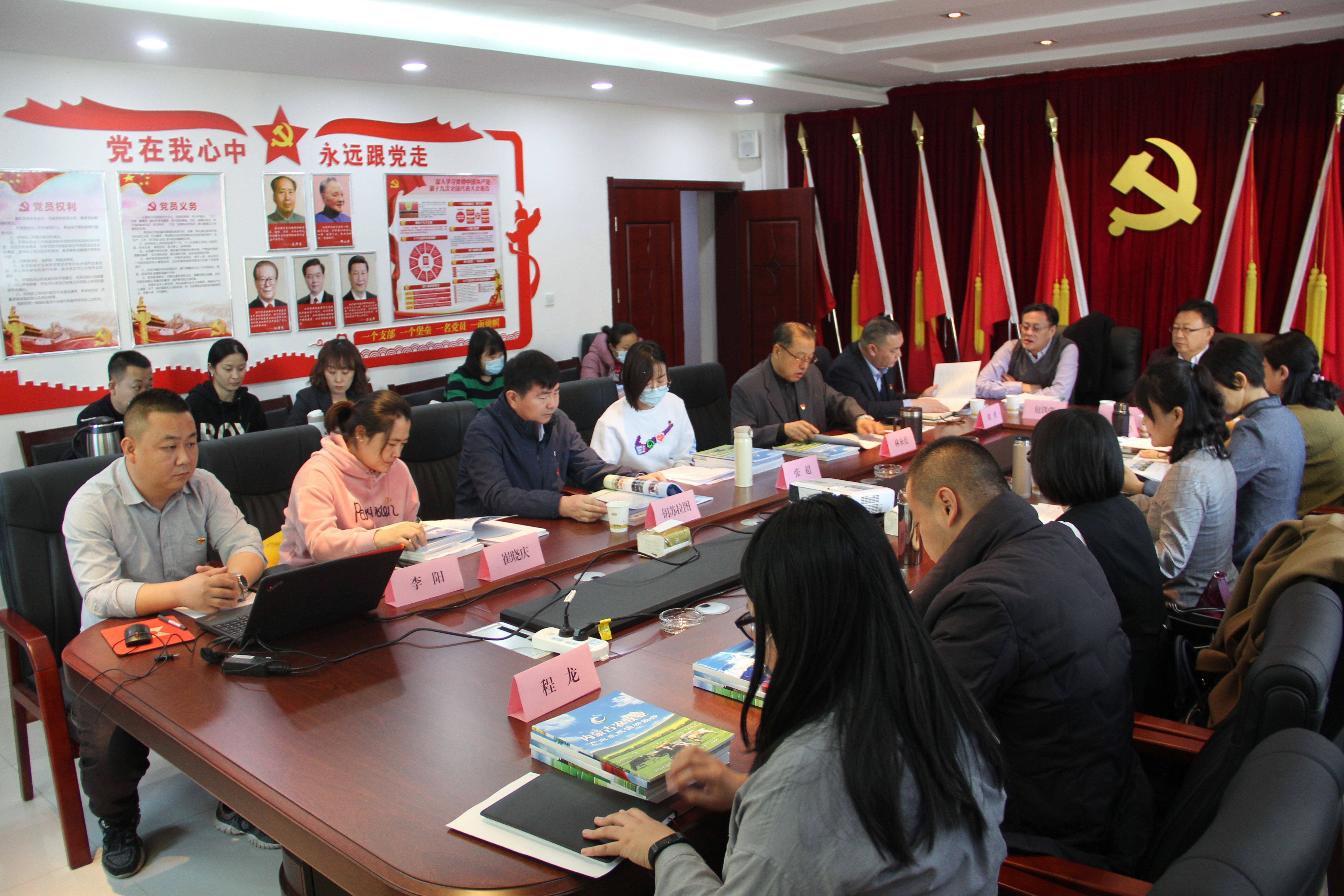 十家黨支部聯(lián)合召開(kāi)“鑄牢中華民族共同體意識(shí) 構(gòu)建新發(fā)展格局 推動(dòng)民營(yíng)經(jīng)濟(jì)高質(zhì)量發(fā)展”主題黨日活動(dòng)