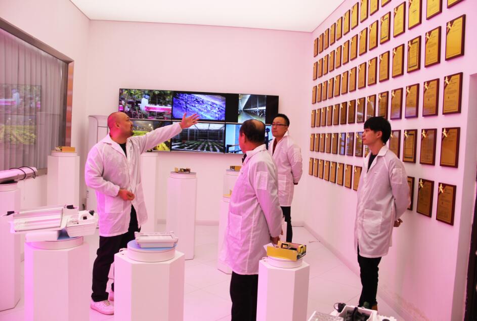 協(xié)會(huì)執(zhí)行會(huì)長林永亮一行到北京市金晟達(dá)生物電子科技有限公司調(diào)研參觀