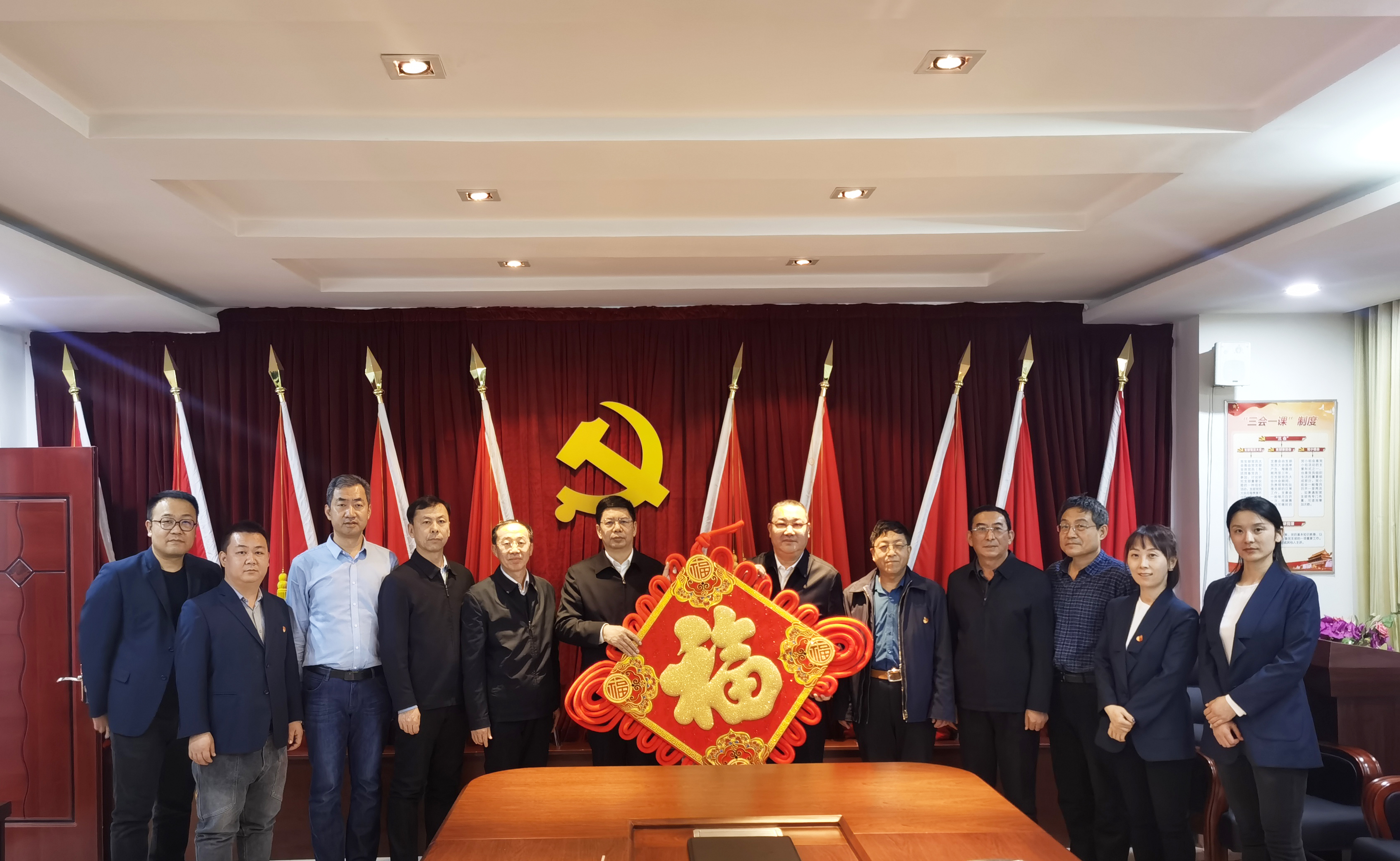 自治區(qū)政協(xié)副主席、工商聯(lián)主席安潤(rùn)生等領(lǐng)導(dǎo)蒞臨協(xié)會(huì)慰問指導(dǎo)